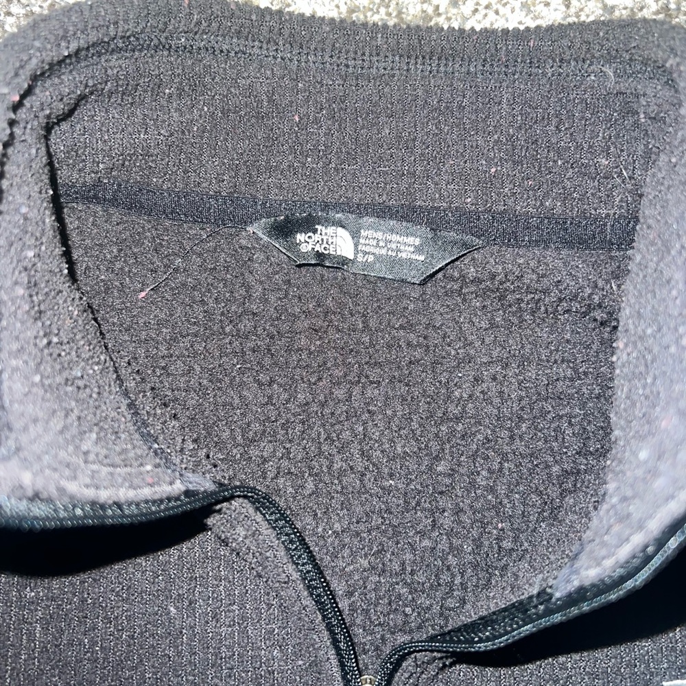 The North Face Men's Black 1/4 Zip - Picture 5 of 5